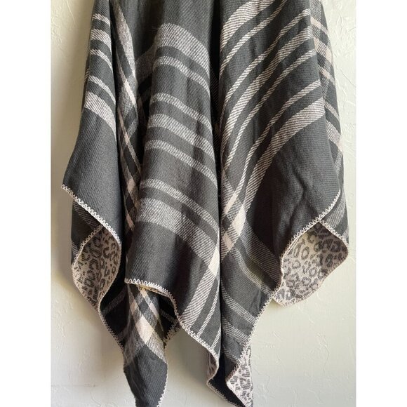 New! CATO Pink Gray One Size Reversible Scarf Shawl Wrap Soft Lightweight Plaid - Picture 8 of 9